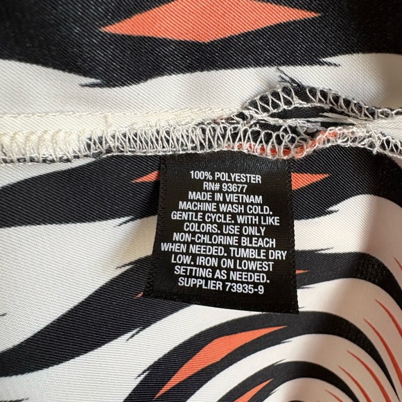 Worthington Geometric Sleeveless Blouse - Picture 6 of 11